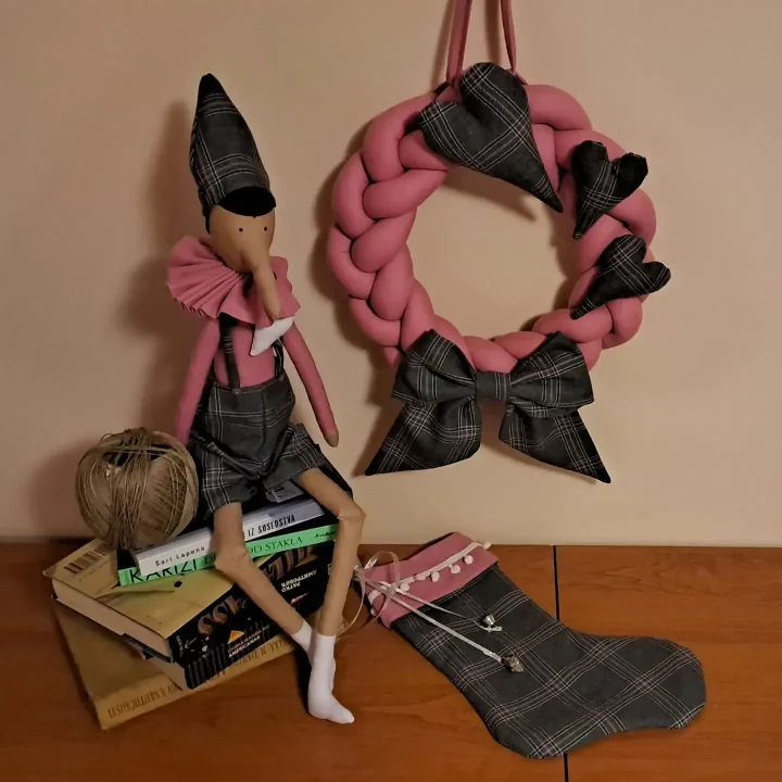 Ružičasti Pinokio – blagdanski dekor set