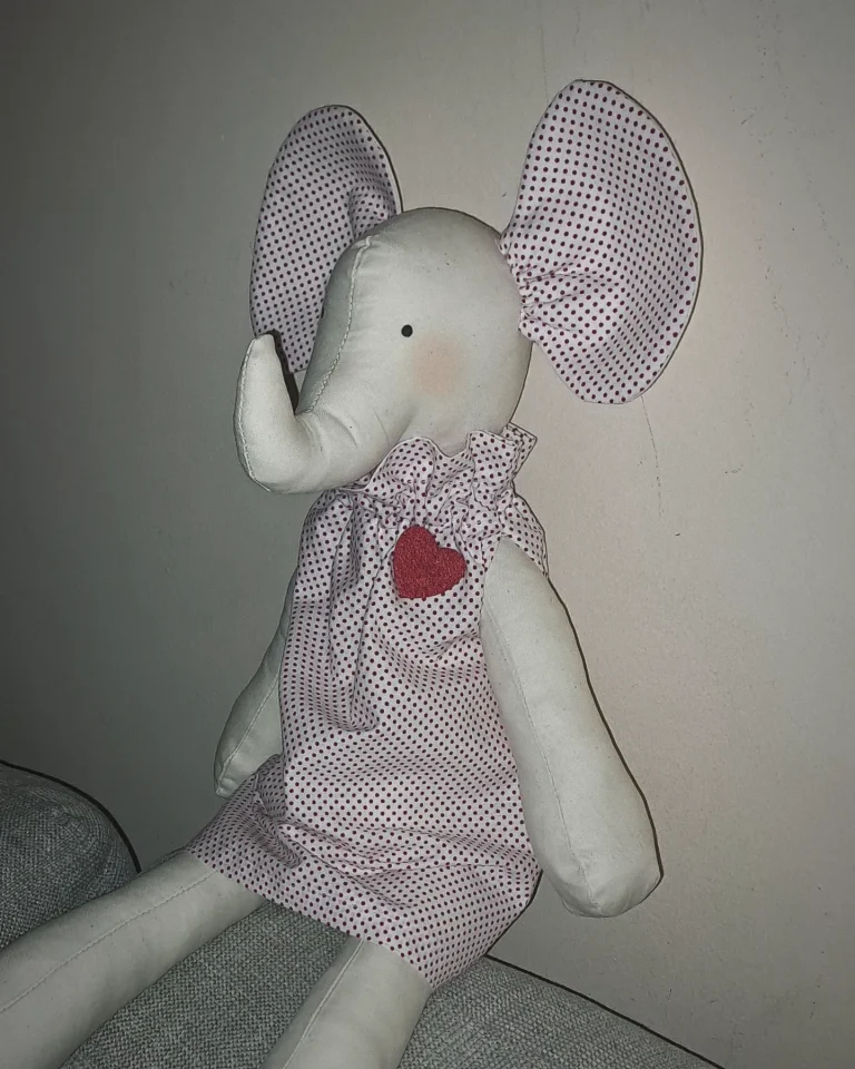 Slonica Lila sa srcem